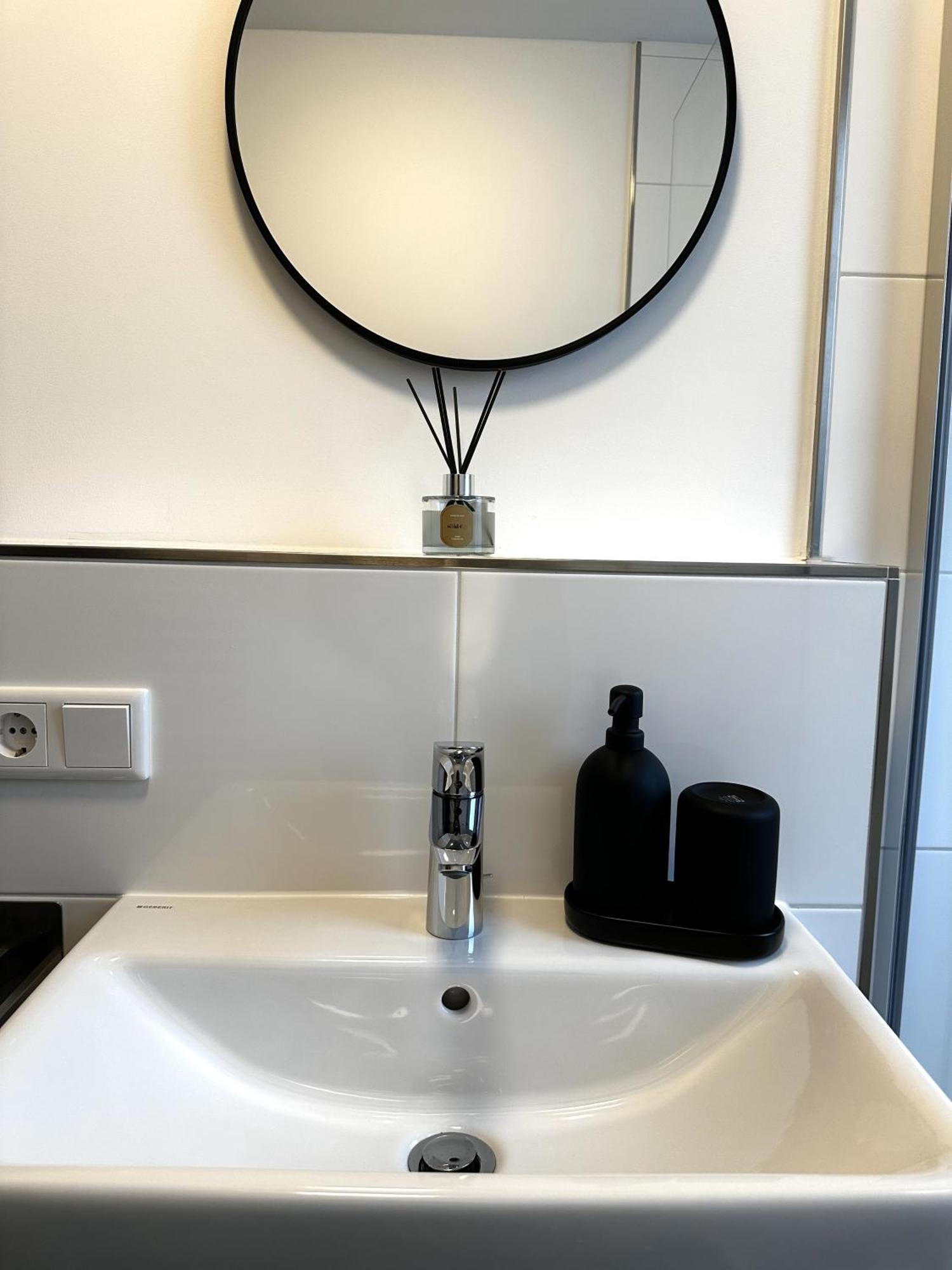 Apartament Rtr Essen - Fuer Bis Zu 8 Personen - Voll Ausgestattet - Zentral Limbecker Platz - Messe - Uniklinikum - Smart Tv - Modern Zewnętrze zdjęcie