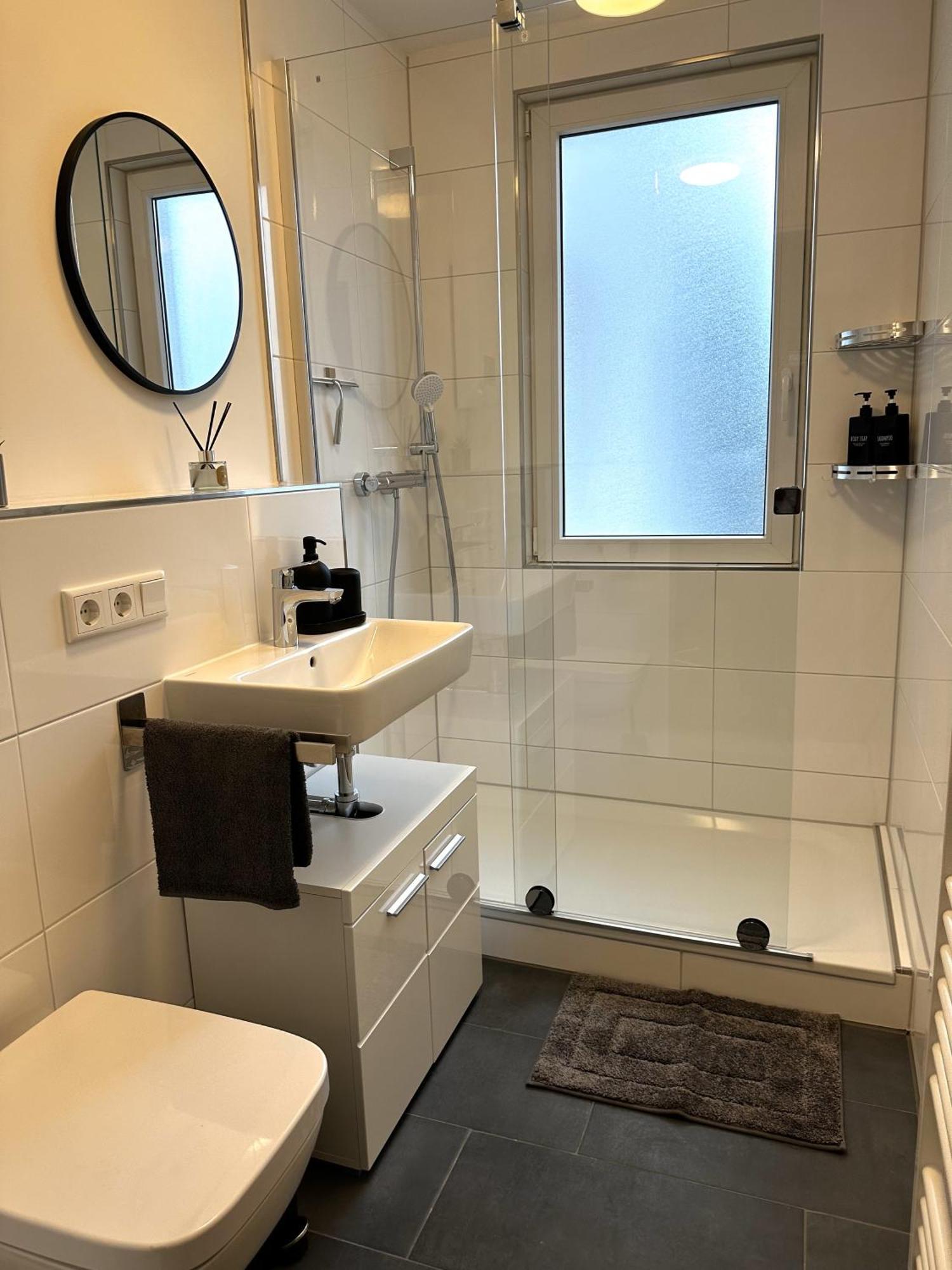 Apartament Rtr Essen - Fuer Bis Zu 8 Personen - Voll Ausgestattet - Zentral Limbecker Platz - Messe - Uniklinikum - Smart Tv - Modern Zewnętrze zdjęcie